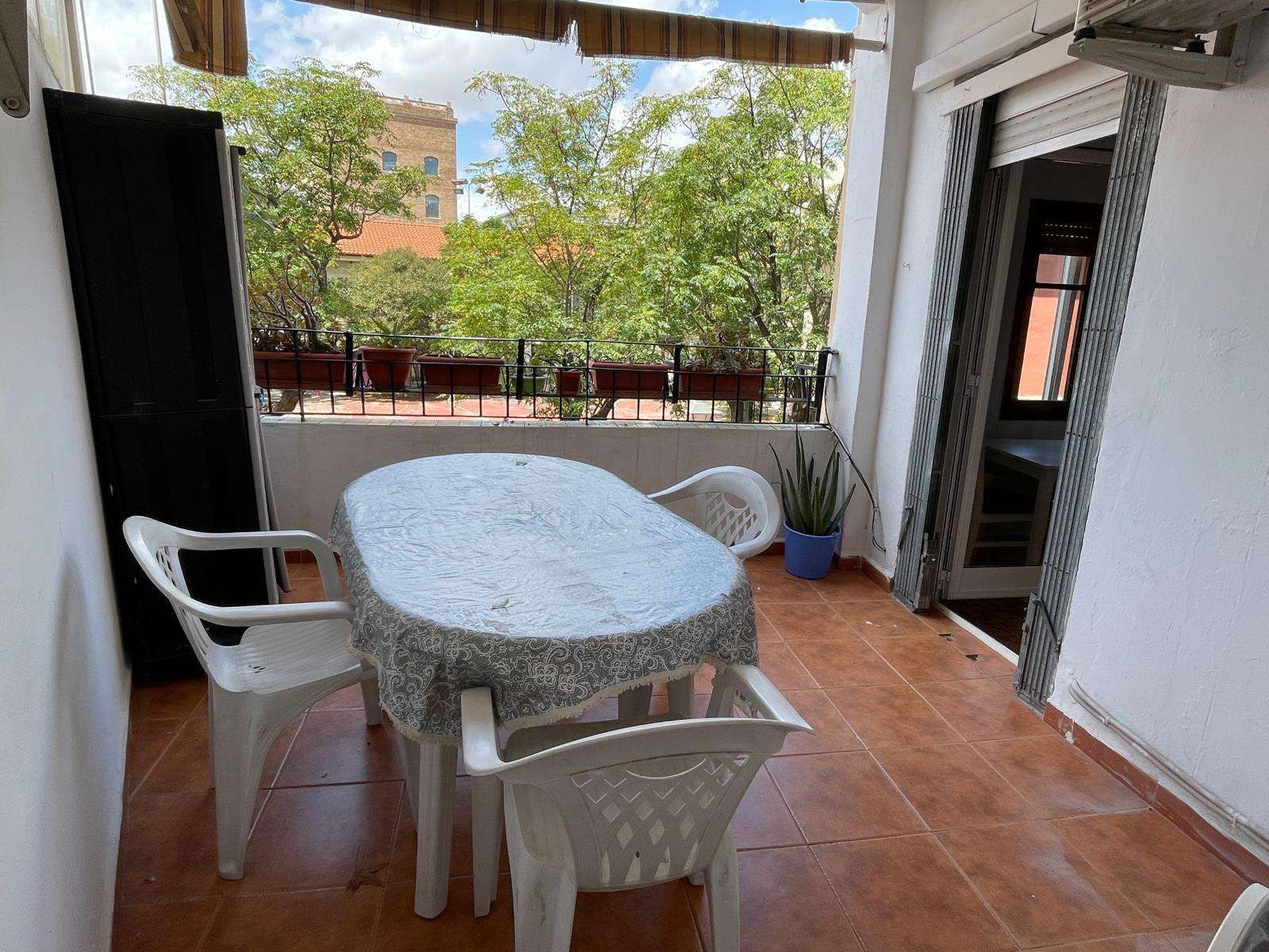 Terrace of Apartment to share in  Valencia Capital  with Air Conditioner and Terrace