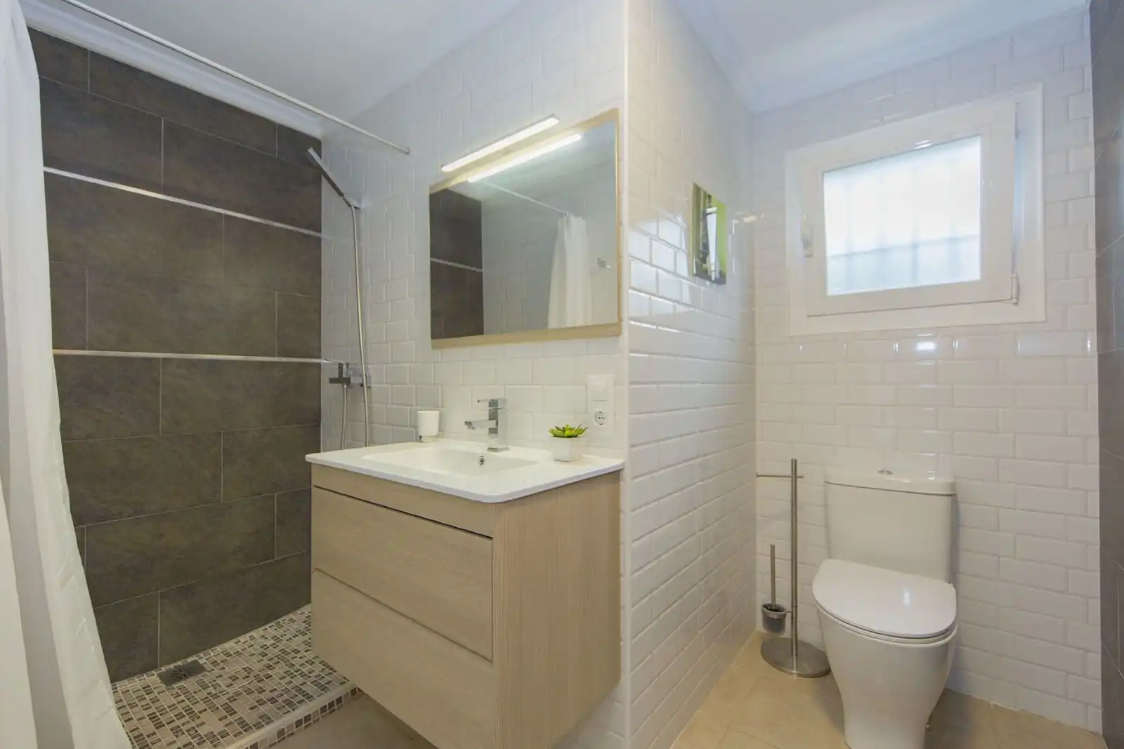 Bathroom of Houses for sale in Calpe / Calp  with Air Conditioner, Heating and Private garden