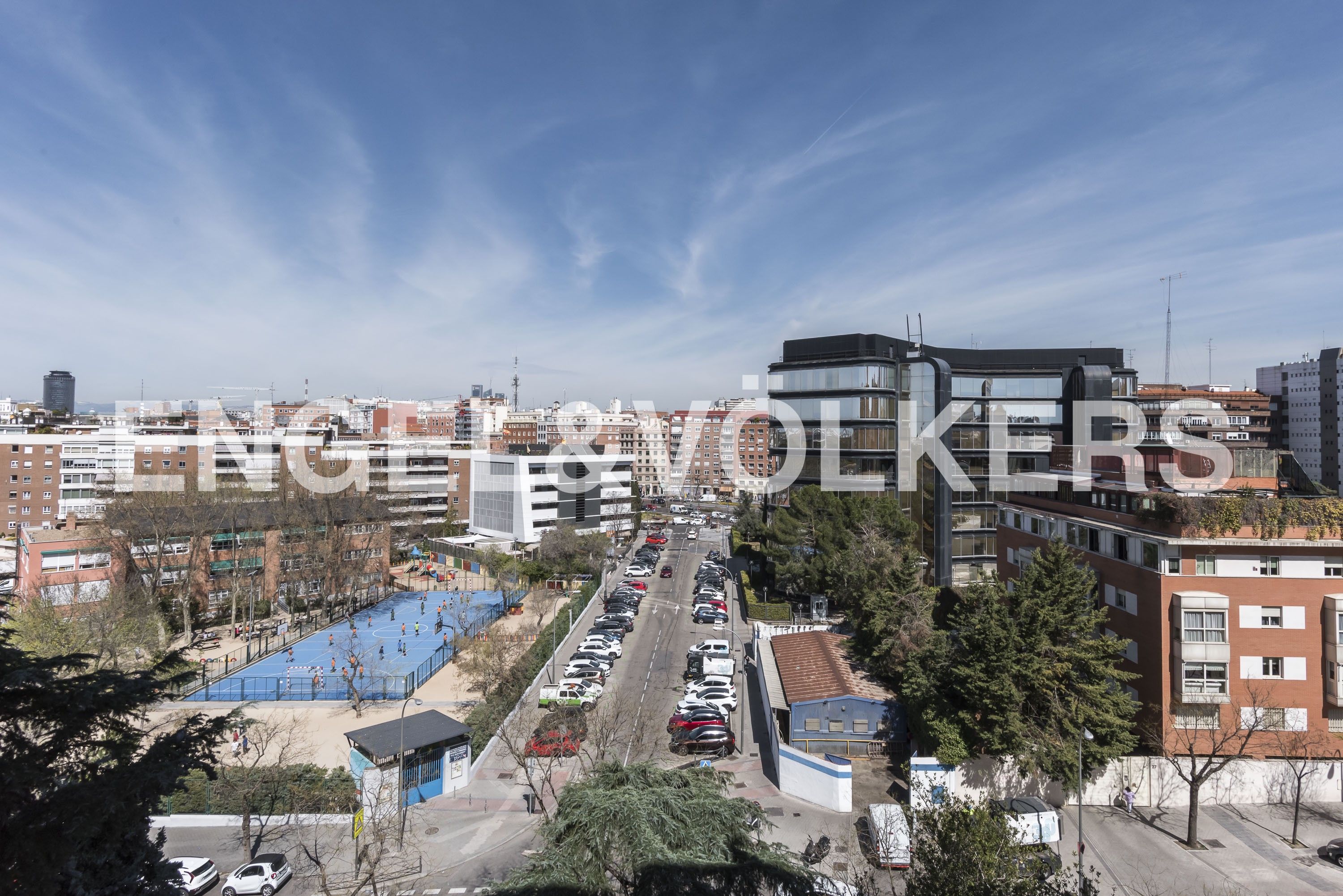 Vista exterior de Apartament en venda en  Madrid Capital amb Aire condicionat, Calefacció i Jardí privat