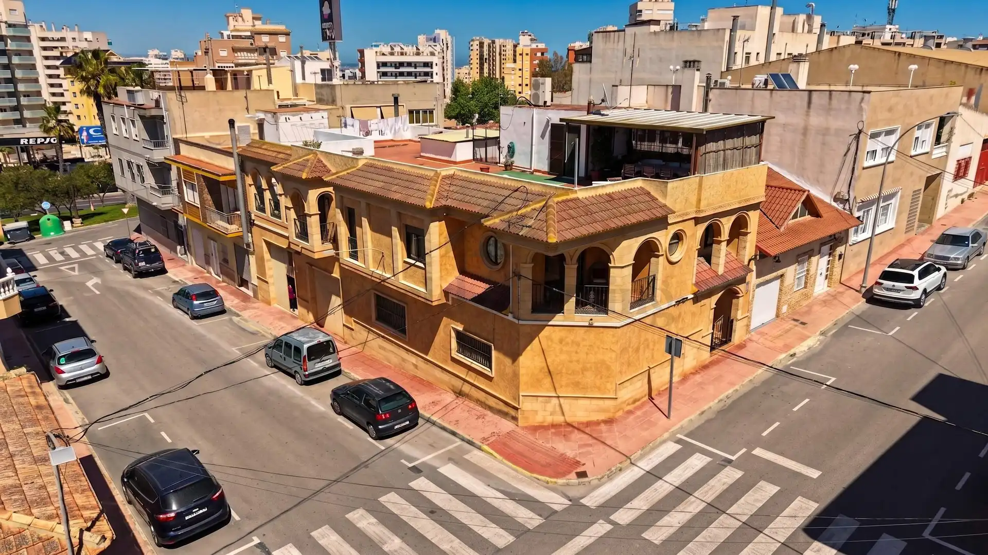 Chalet con terraza en venta en Calle CL ROJALES