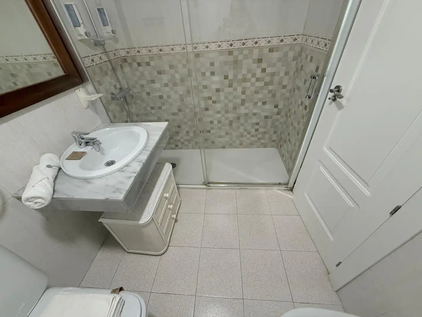 Bathroom of Apartments for sale in Fuengirola  with Air Conditioner, Terrace and Balcony