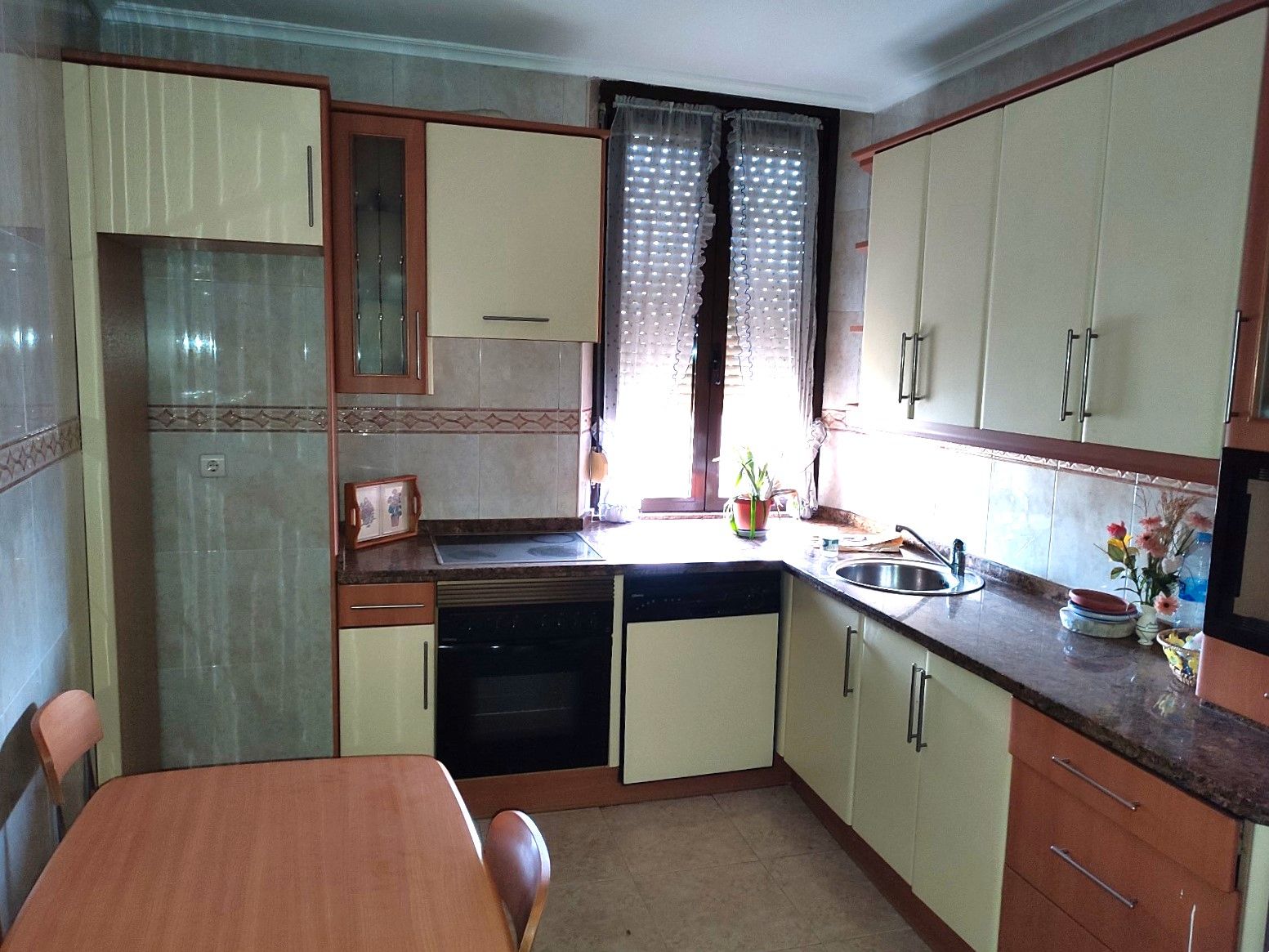 Cuina de Casa o xalet en venda en Santovenia de la Valdoncina amb Jardí privat, Parquet i Traster