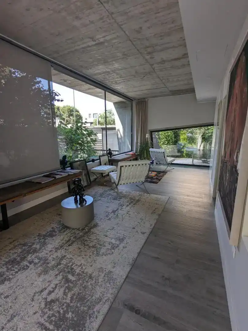 Sala d'estar de Casa o xalet en venda en Pozuelo de Alarcón amb Aire condicionat, Piscina i Balcó