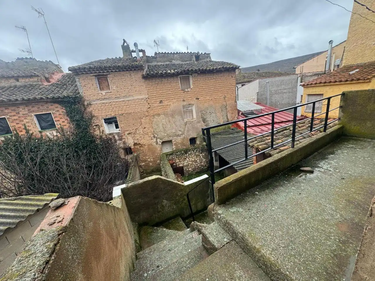Außenansicht von Haus oder Chalet zum Verkauf in Miedes de Aragón mit Privatgarten, Terrasse und Möbliert
