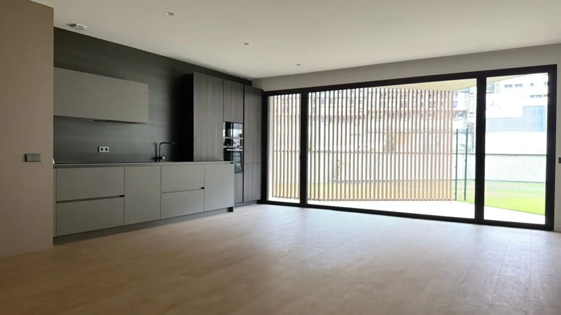 Planta baja de alquiler en Av. tarragona, , Centro