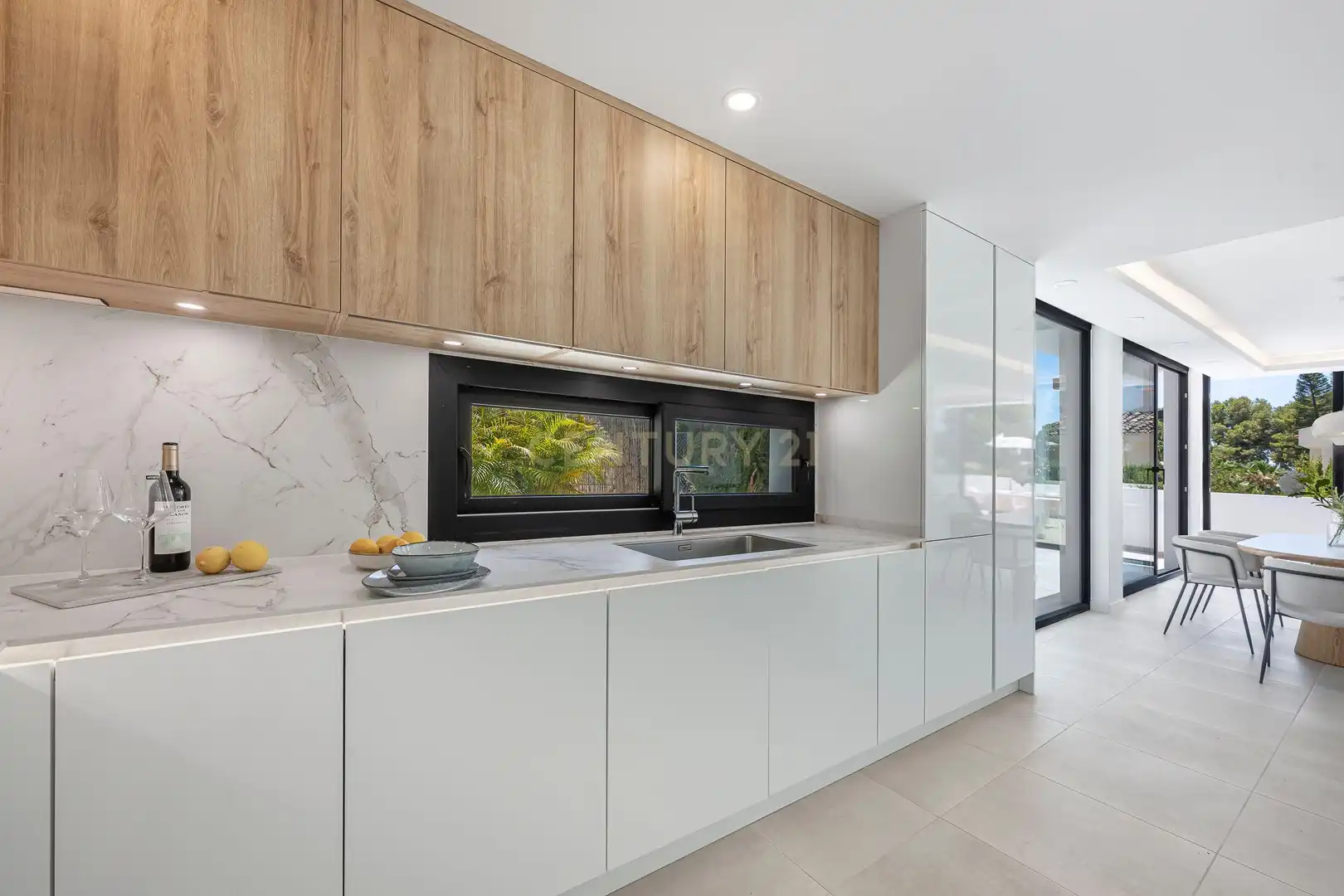 Küche von Haus oder Chalet zum Verkauf in Marbella mit Klimaanlage, Privatgarten und Abstellraum