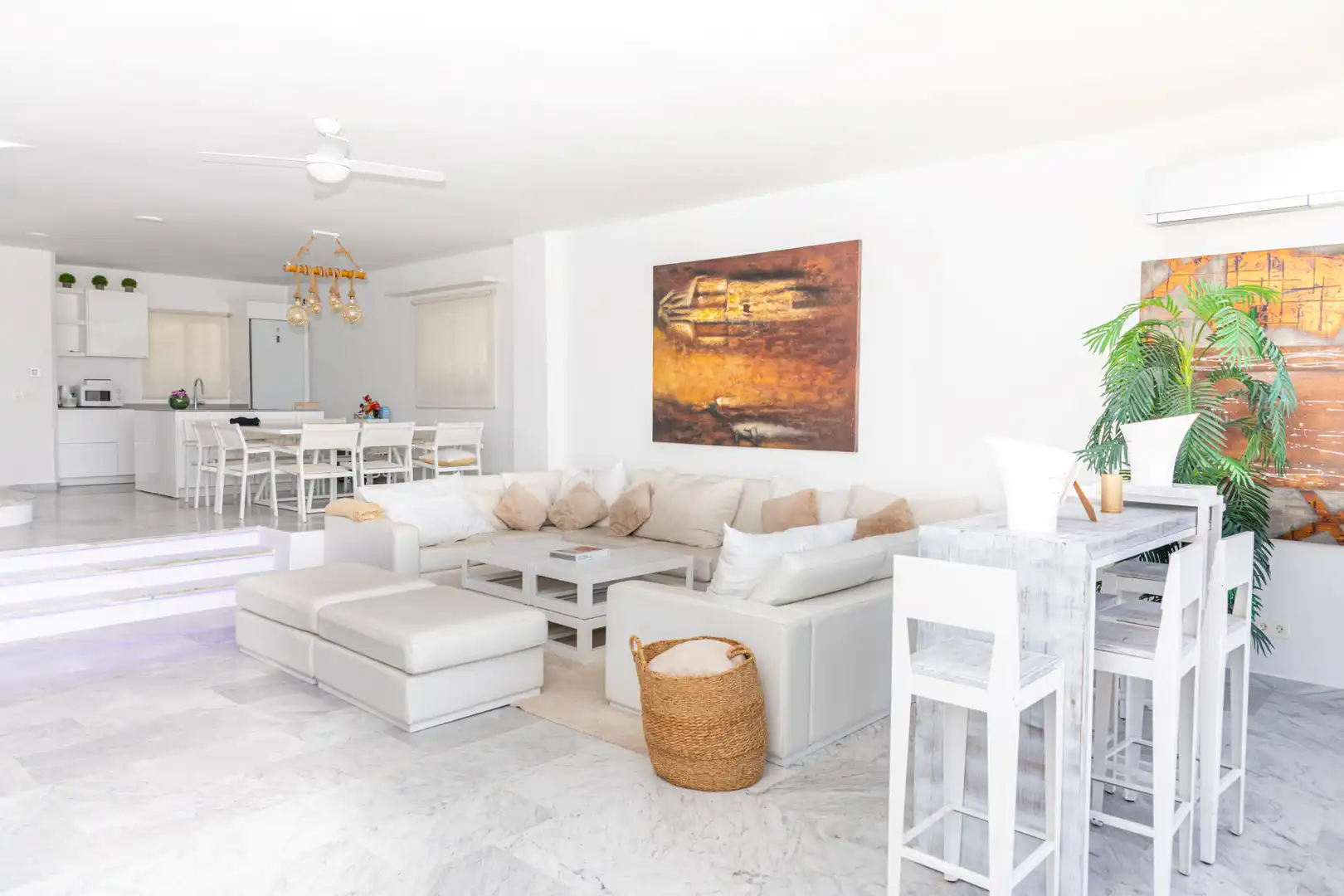 Living room of Detached homes for rent in Estepona  with Air Conditioner, Private garden and Terrace