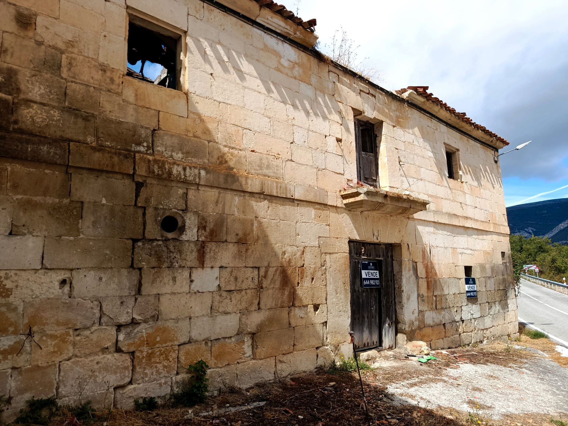 Vista exterior de Finca rústica en venda en Merindad de Valdivielso amb Jardí privat