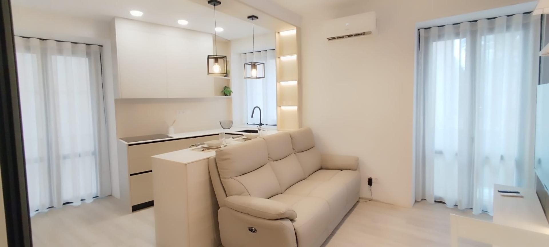 Living room of House or chalet for sale in Vilanova i la Geltrú  with Air Conditioner, Terrace and Storage room