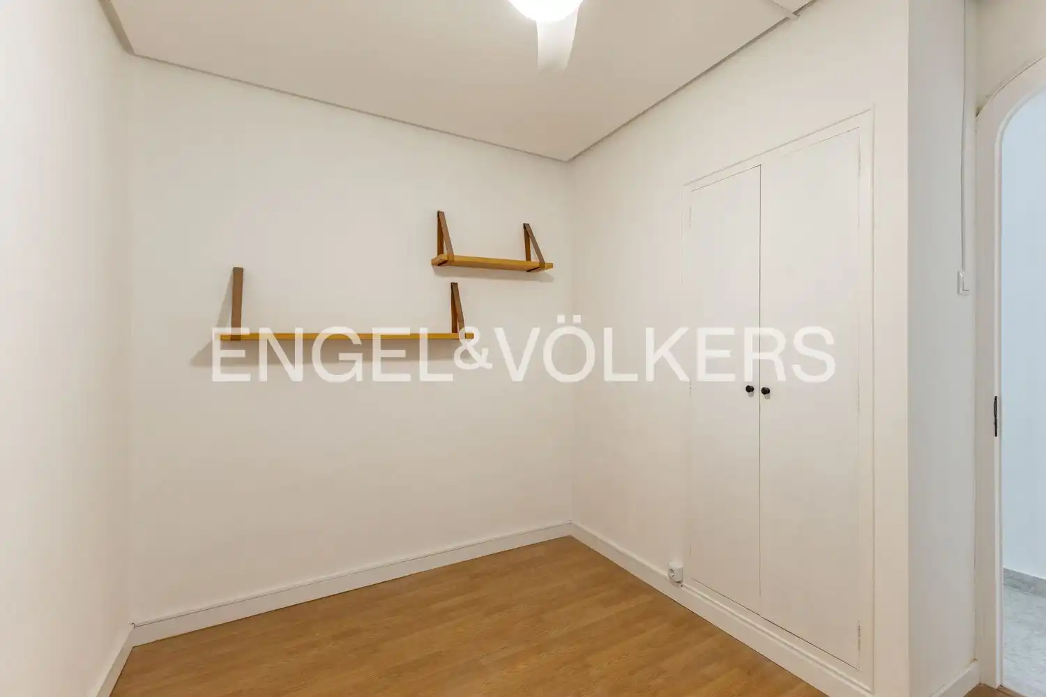 Wohnung zur Miete in Valencia mit Klimaanlage, Heizung und Parkett