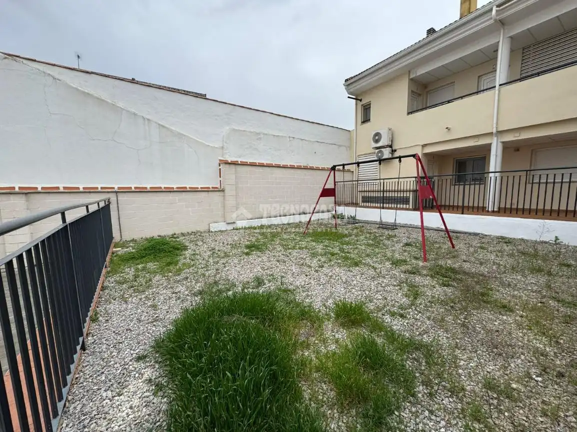 Wohnung zum Verkauf in Villafranca de los Barros mit Klimaanlage, Heizung und Terrasse