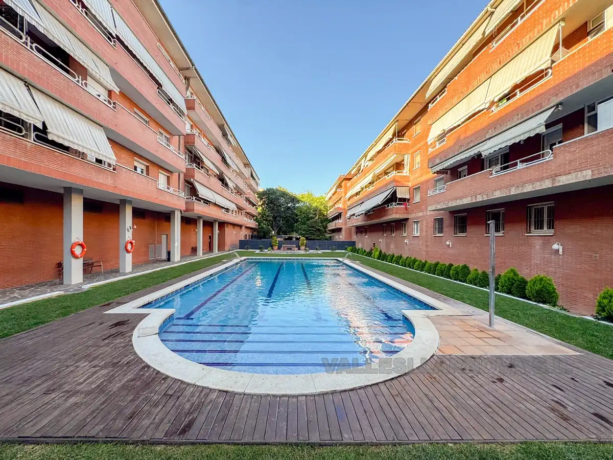 Piscina de Pis en venda en Mollet del Vallès amb Calefacció, Jardí privat i Piscina comunitària