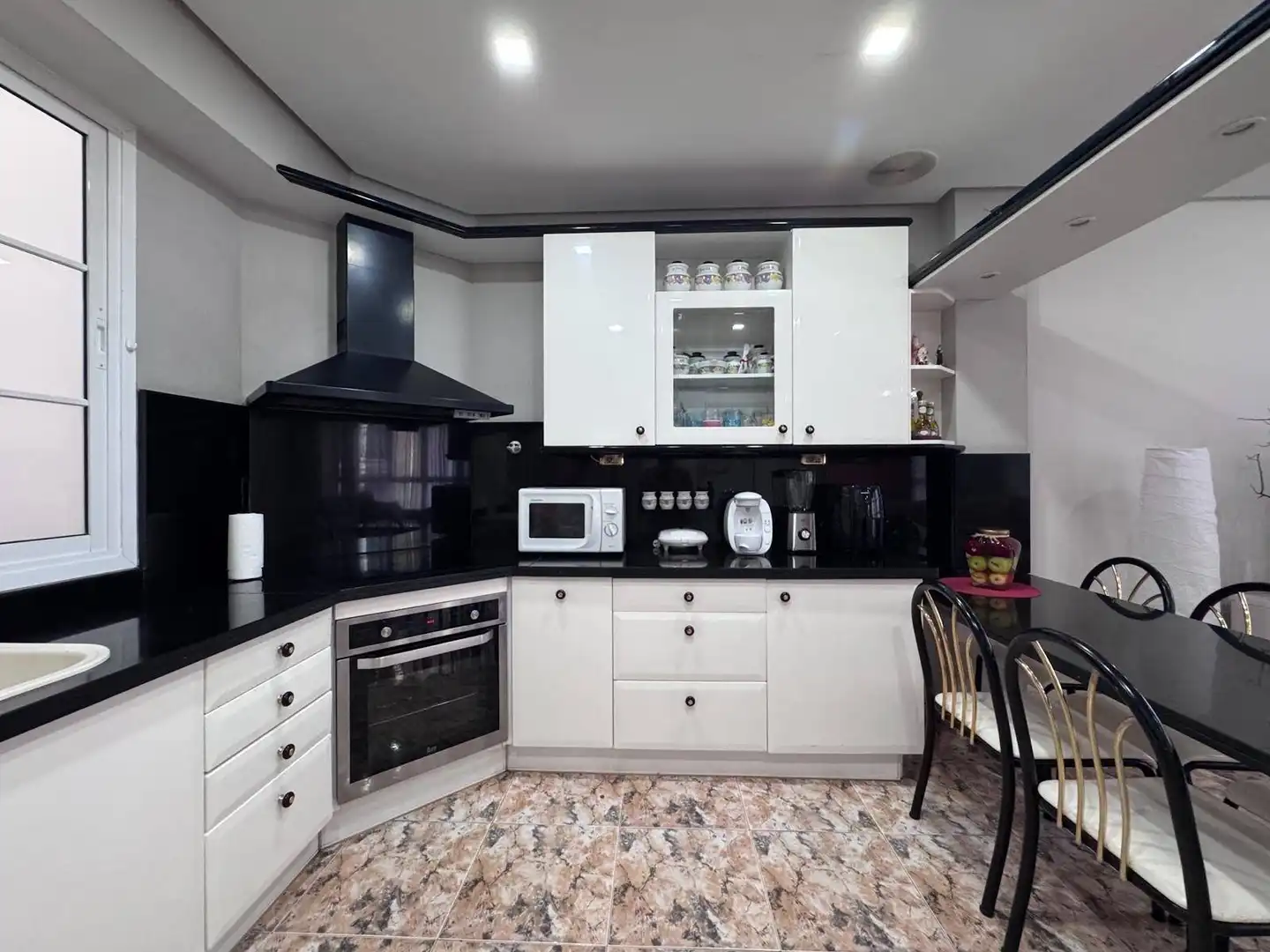 Cocina de Casa adosada en venta en Telde con Terraza, Trastero y Balcón