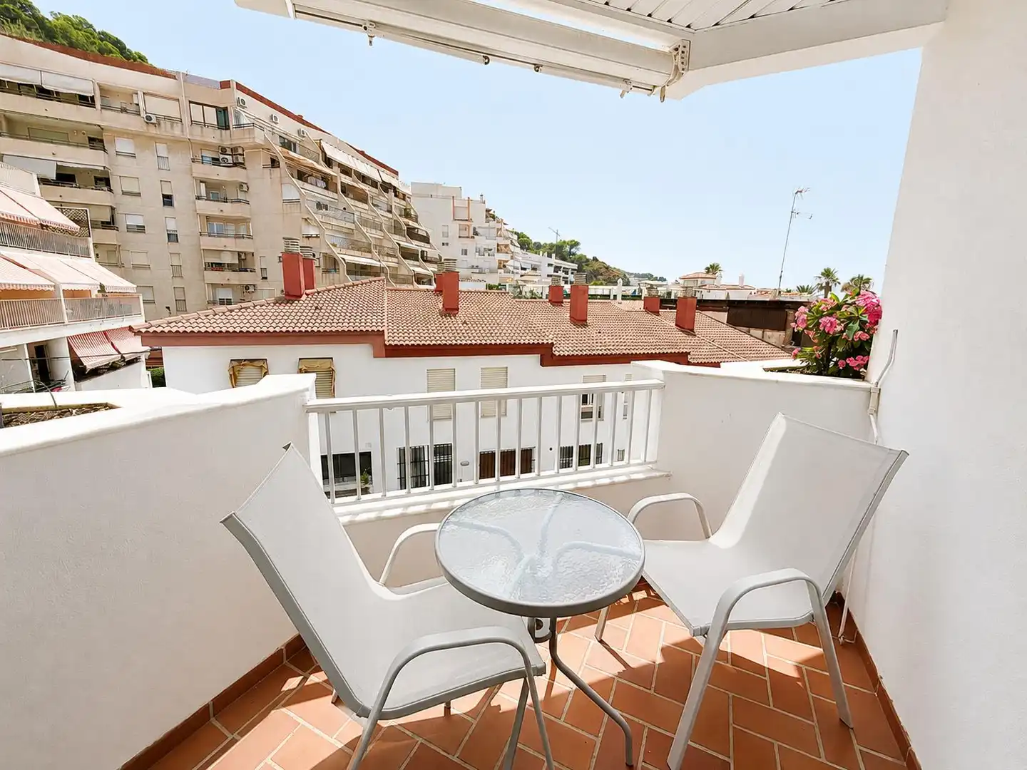 Terraza de Piso de alquiler en Almuñécar con Amueblado, Balcón y Piscina comunitaria