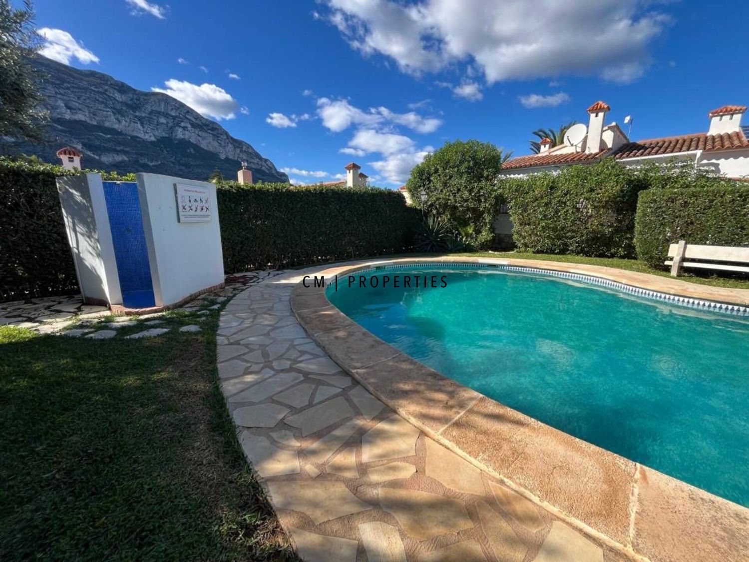 Vista exterior de Casa o xalet en venda en Dénia amb Aire condicionat, Calefacció i Terrassa