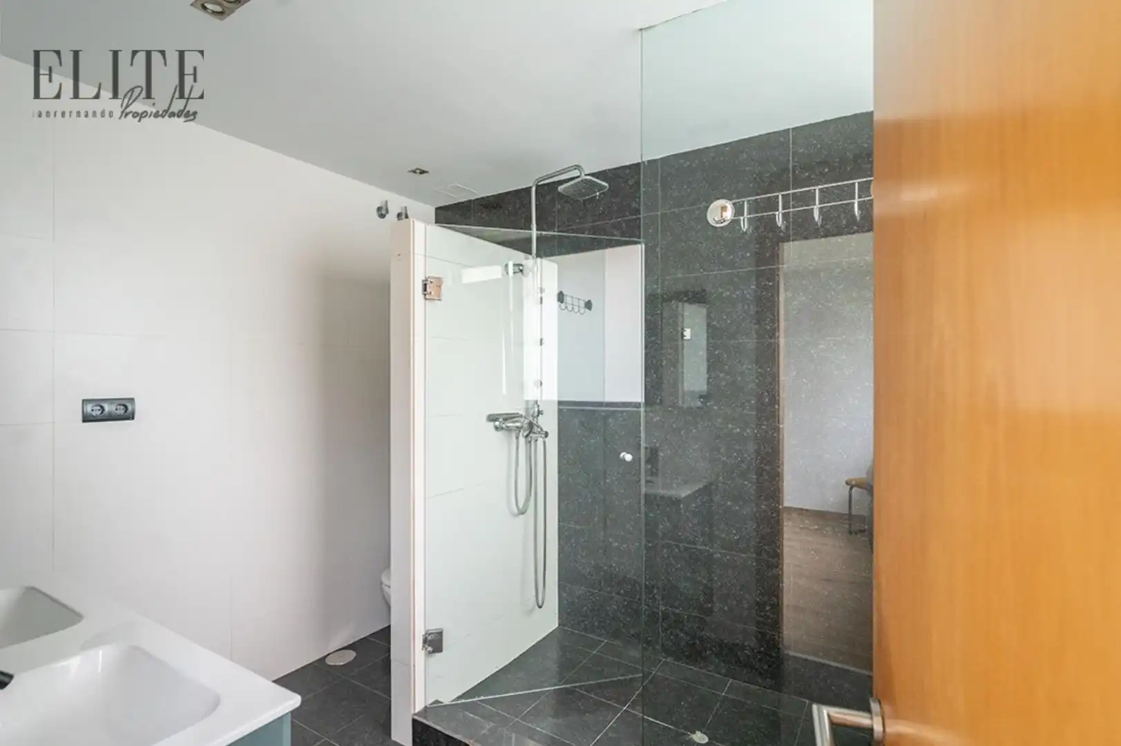 Bathroom of Ground floor for sale in Santander  with Heating