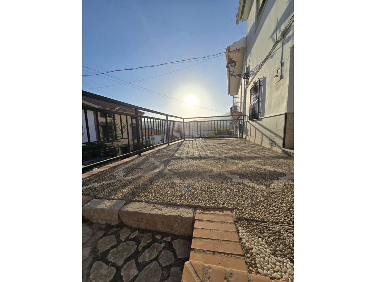 Vista exterior de Casa adosada en venda en Riogordo amb Terrassa i Moblat