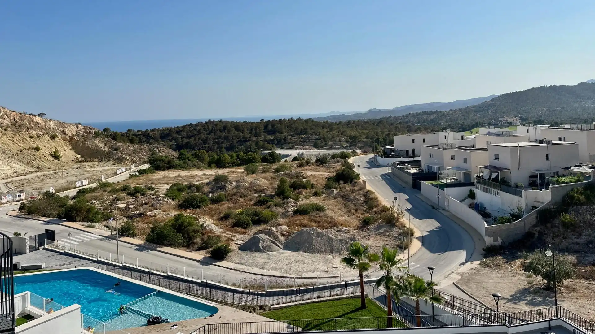 Vista exterior de Apartament en venda en Finestrat amb Aire condicionat, Jardí privat i Terrassa