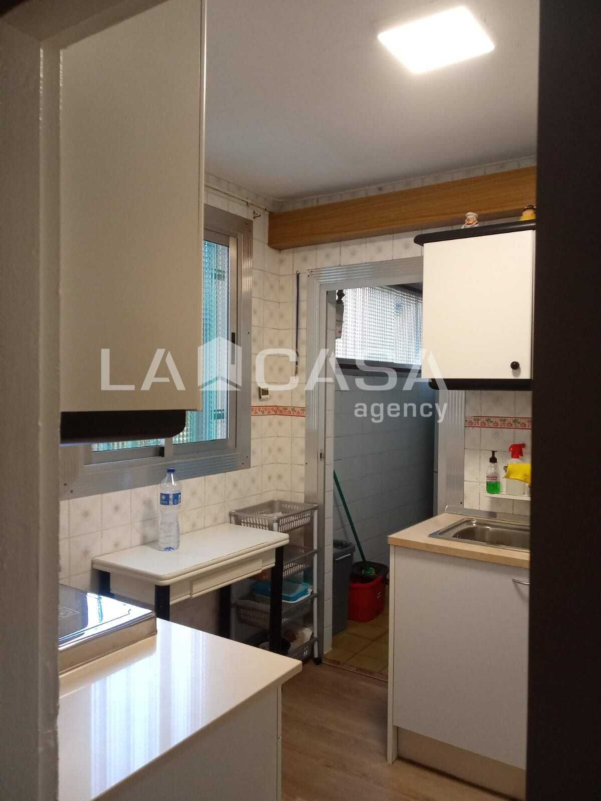 Cocina de Piso en venta en Badia del Vallès con Balcón