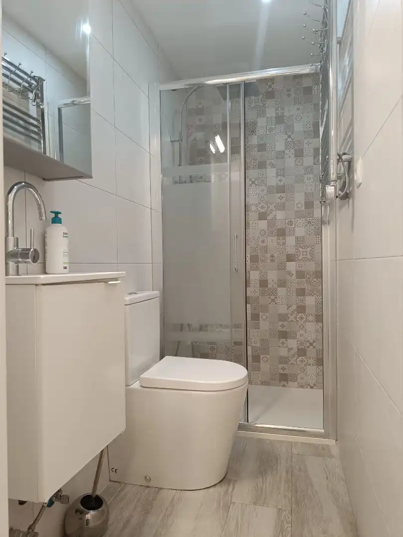 Bathroom of Flat for rent in Gijón   with Heating and Furnished