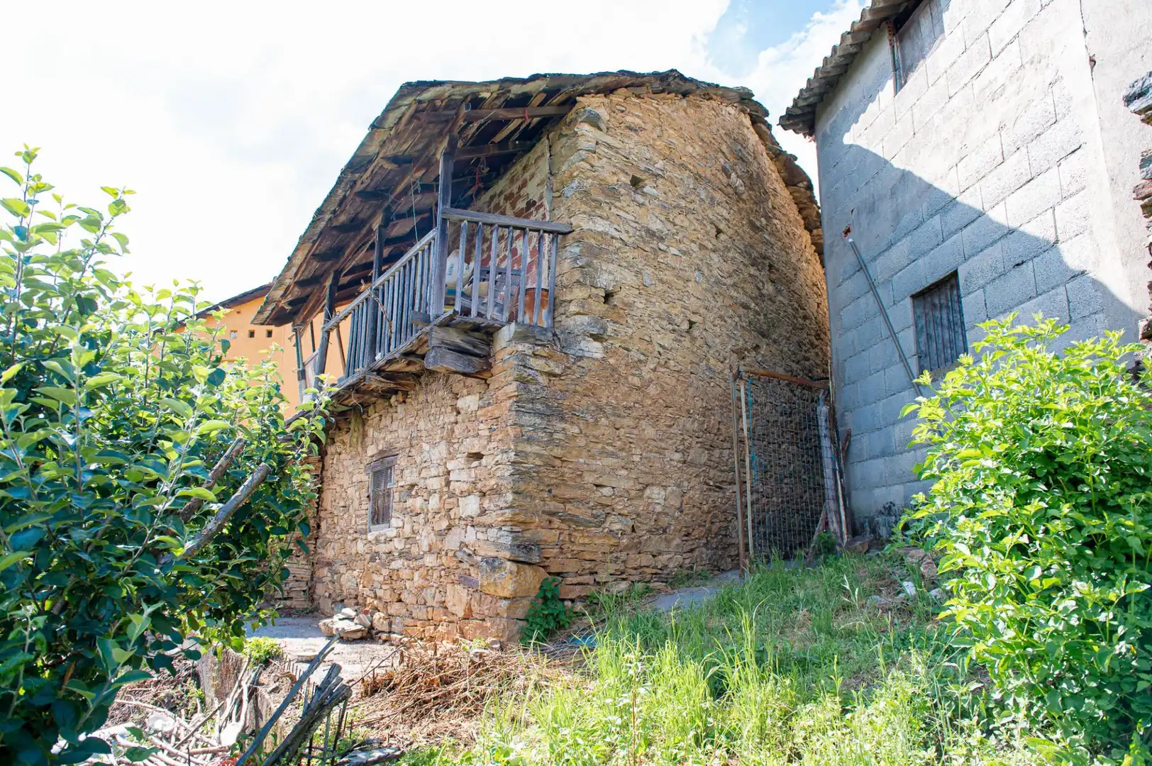 Vista exterior de Casa o chalet en venta en Vega de Valcarce con Calefacción, Jardín privado y Terraza