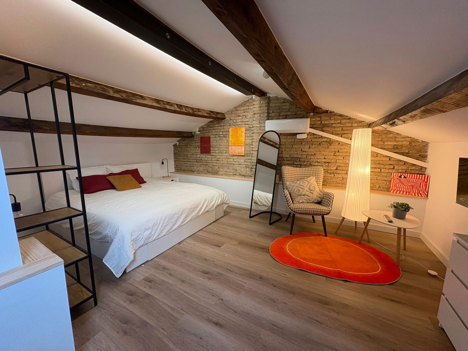 Bedroom of Flat to share in  Zaragoza Capital  with Air Conditioner, Heating and Parquet flooring