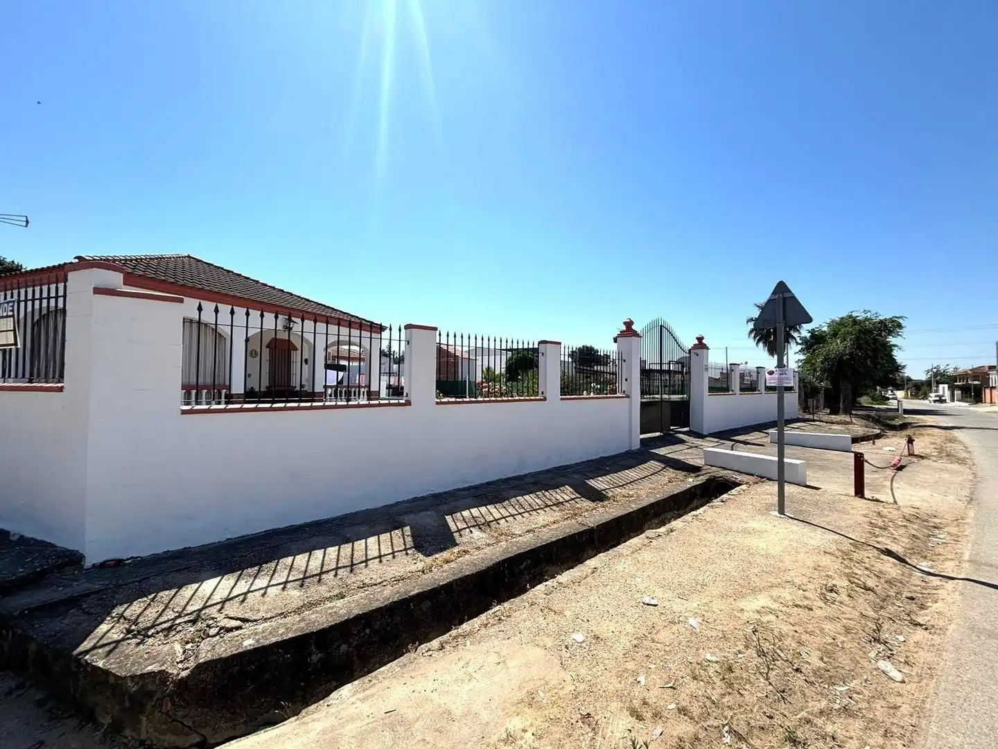 Detached house with pool for sale in Villaverde del Río, imagen 4