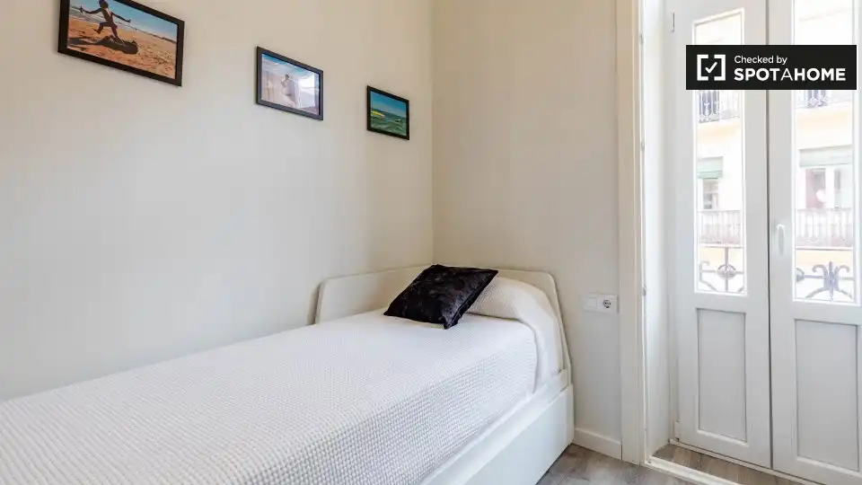 Flat with terrace to rent in L'Eixample, imagen 12