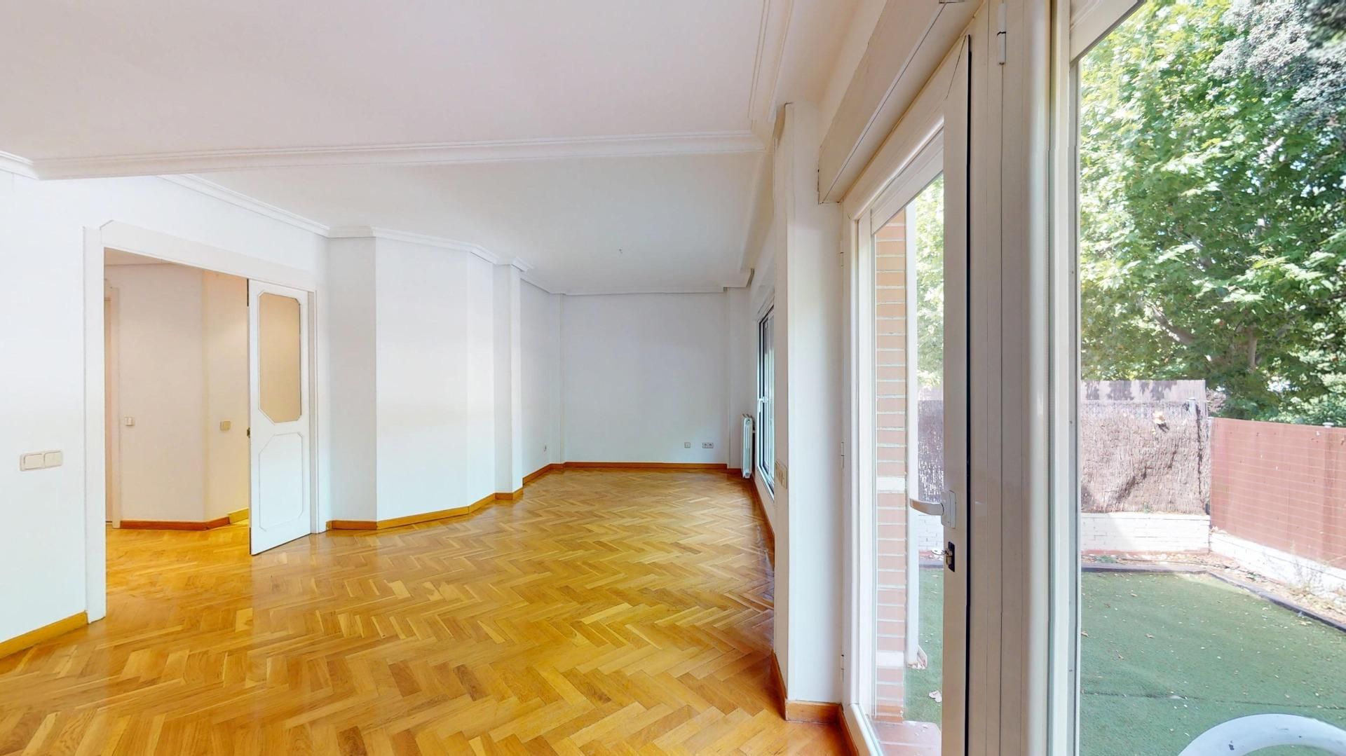 Einfamilien-Reihenhaus miete in Club de Campo mit Privatgarten, Terrasse und Gemeinschaftspool