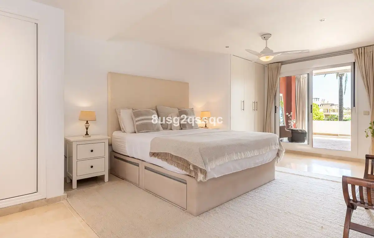 Bedroom of Flat for sale in Estepona  with Air Conditioner, Furnished and TV