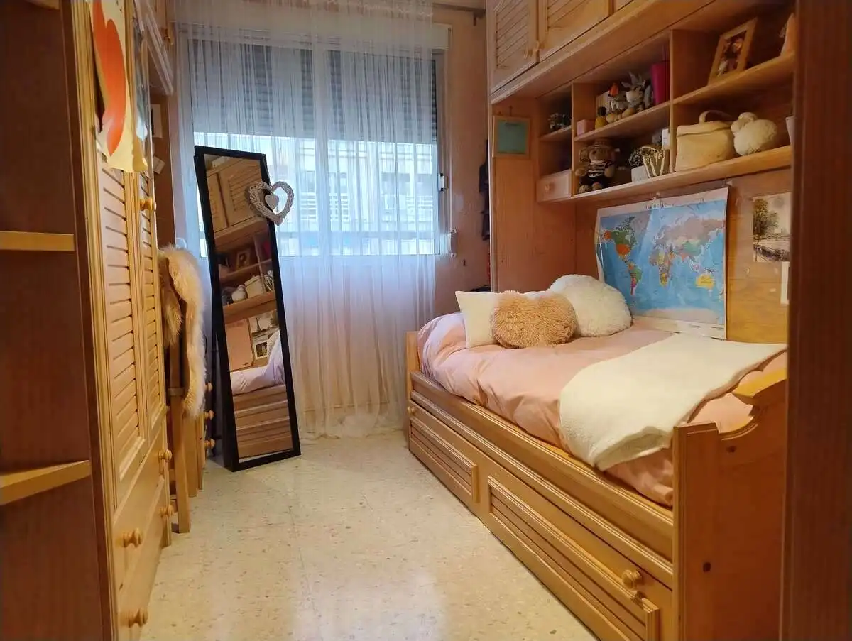 Bedroom of Flat for sale in Sevilla  with Air Conditioner and Balcony