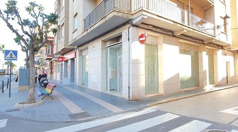 Excelente local comercial esquinero en Beniparrell.