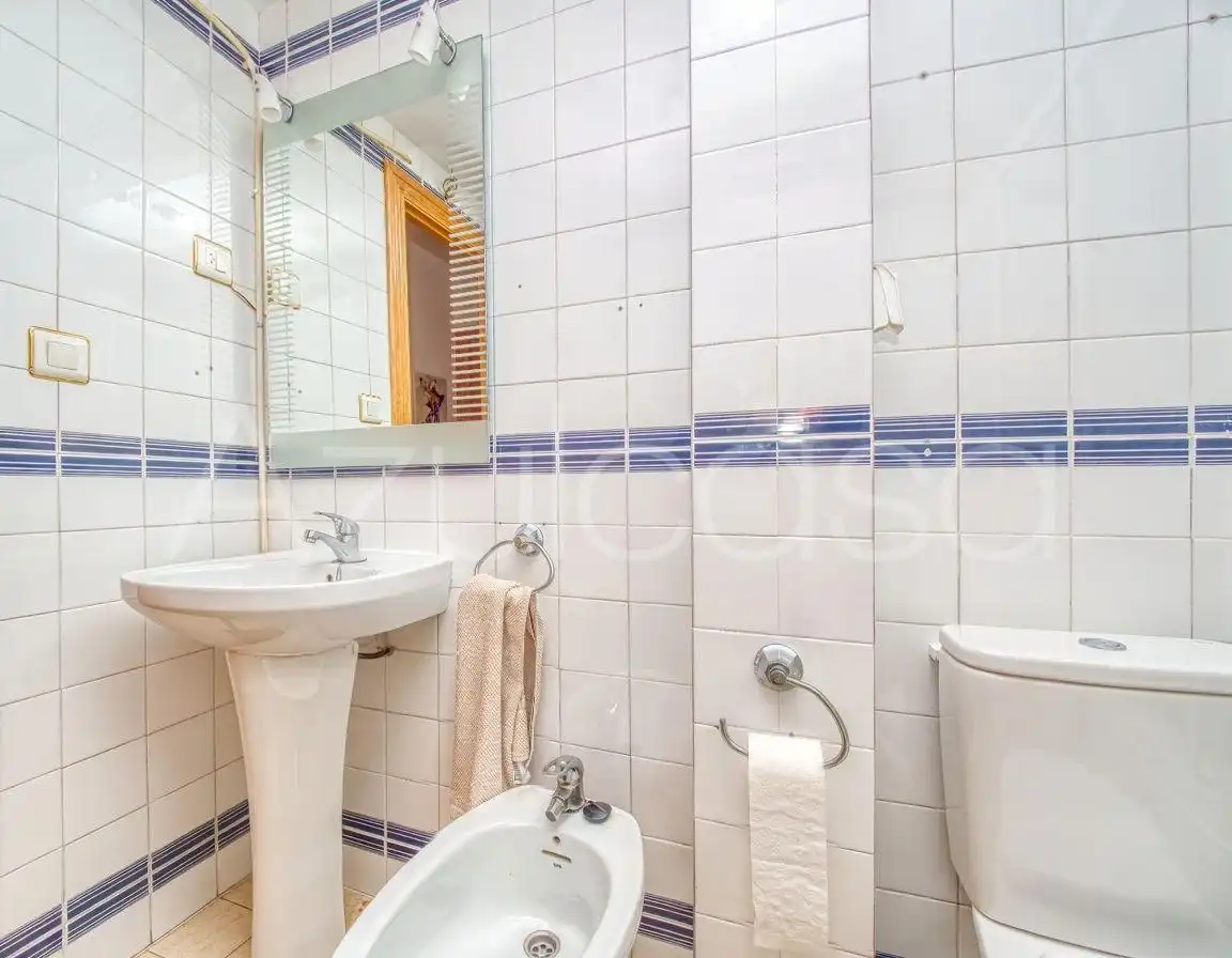 Bany de Pis en venda en Alicante / Alacant amb Aire condicionat, Terrassa i Piscina comunitària