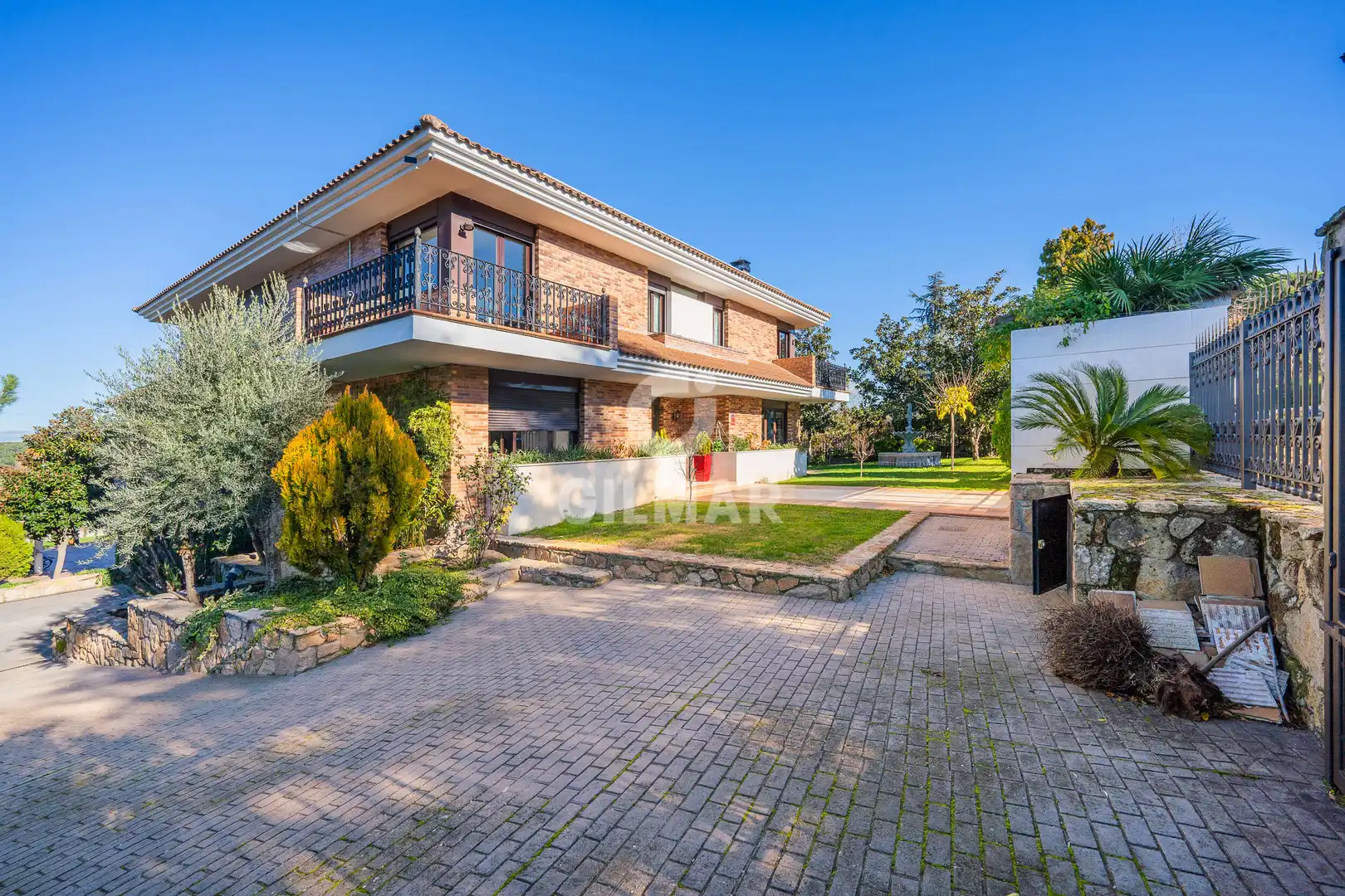 Exterior view of Houses for sale in Pozuelo de Alarcón  with Heating, Private garden and Swimming Pool