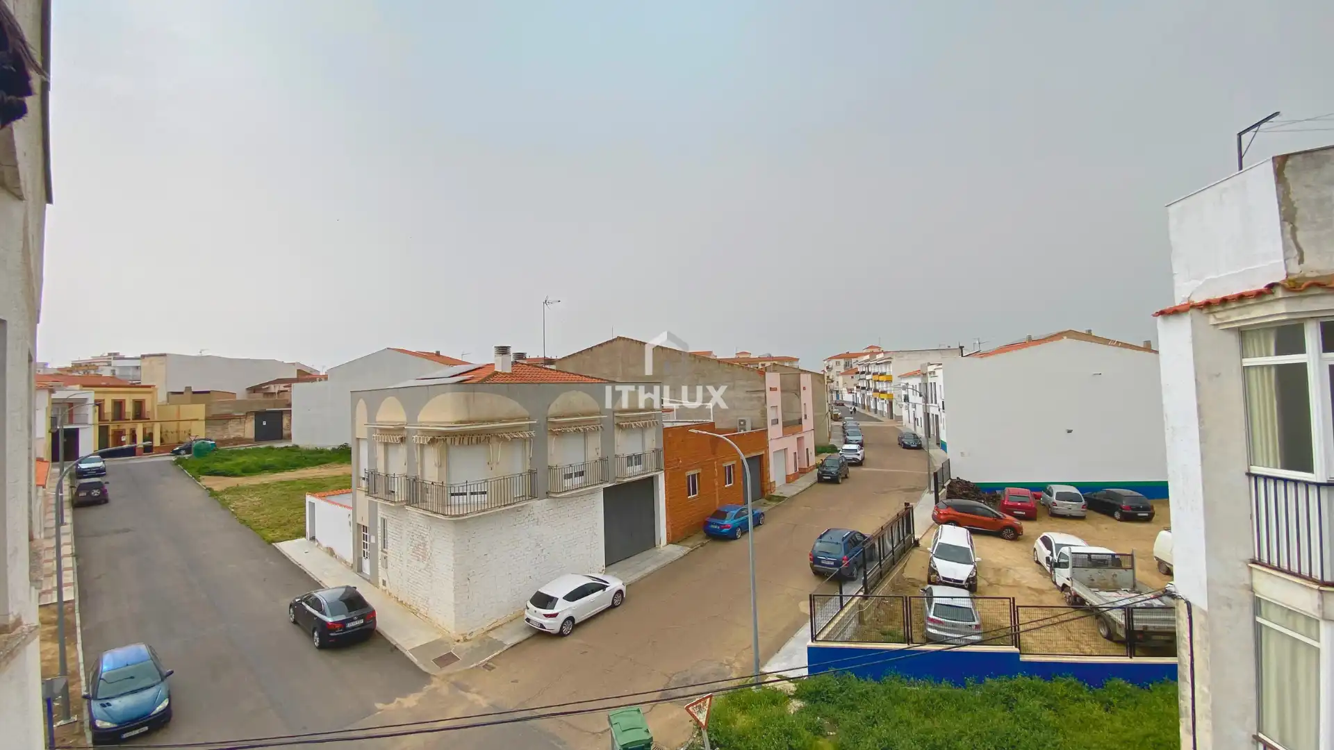 Außenansicht von Wohnung zum Verkauf in Castuera mit Klimaanlage, Terrasse und Balkon