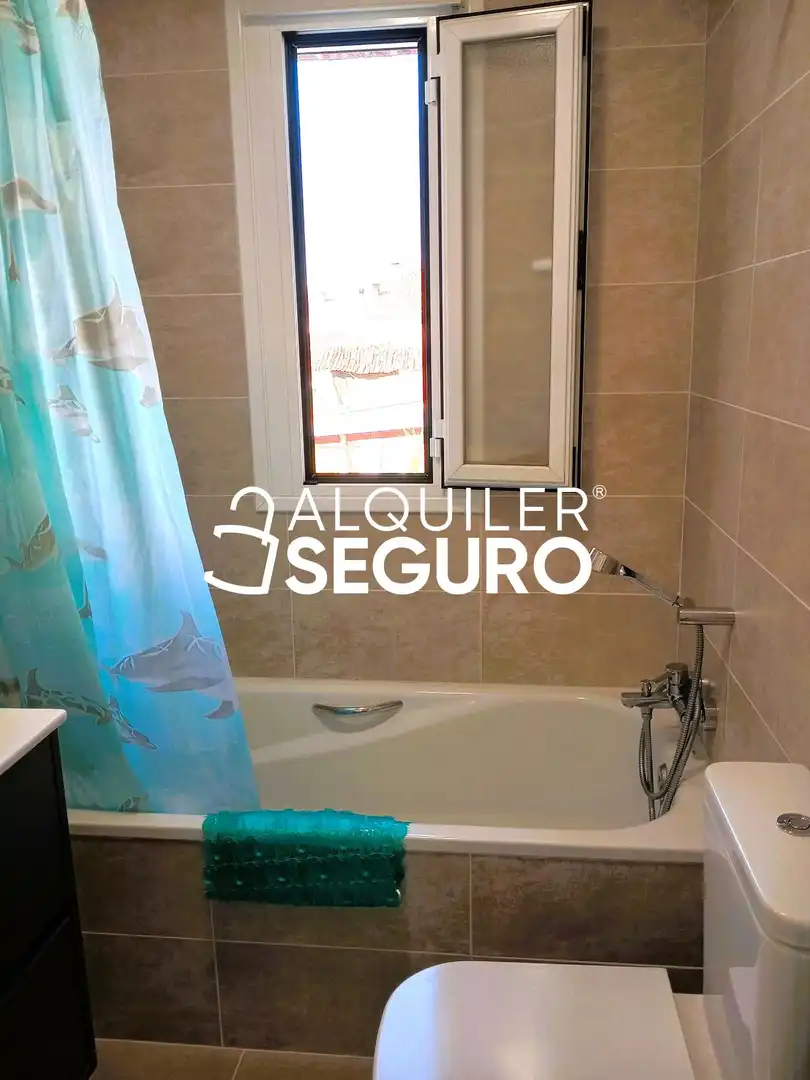 Baño de Casa o chalet de alquiler en Aldeamayor de San Martín con Aire acondicionado, Calefacción y Terraza