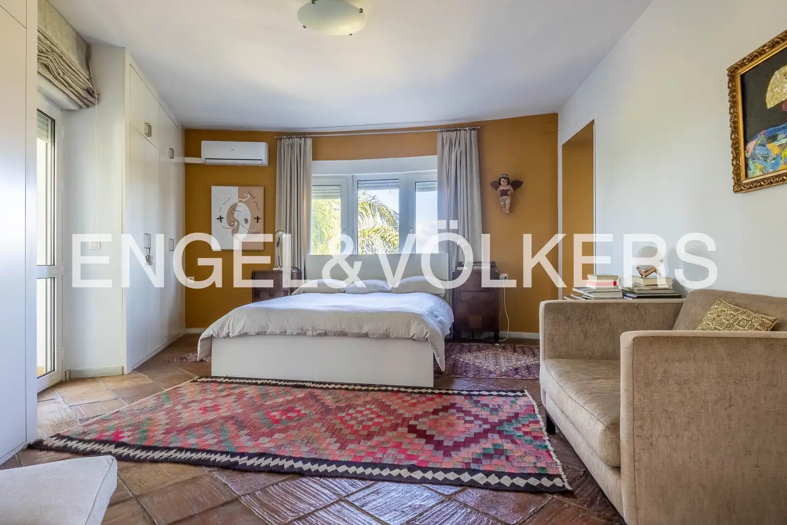 Bedroom of Houses for sale in Valencina de la Concepción  with Air Conditioner, Heating and Private garden