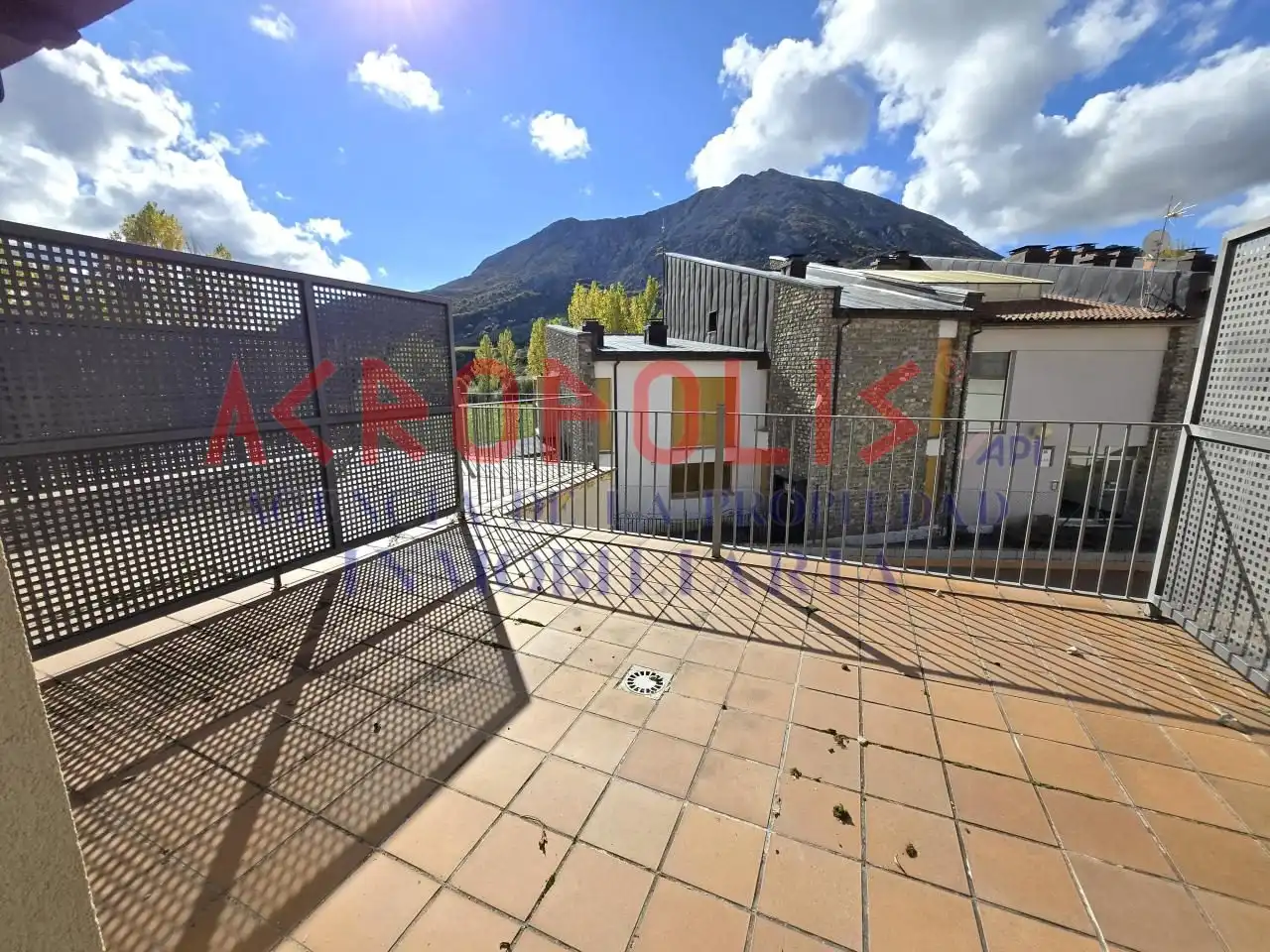 Außenansicht von Maisonette zum Verkauf in Puebla de Lillo mit Heizung, Terrasse und Abstellraum