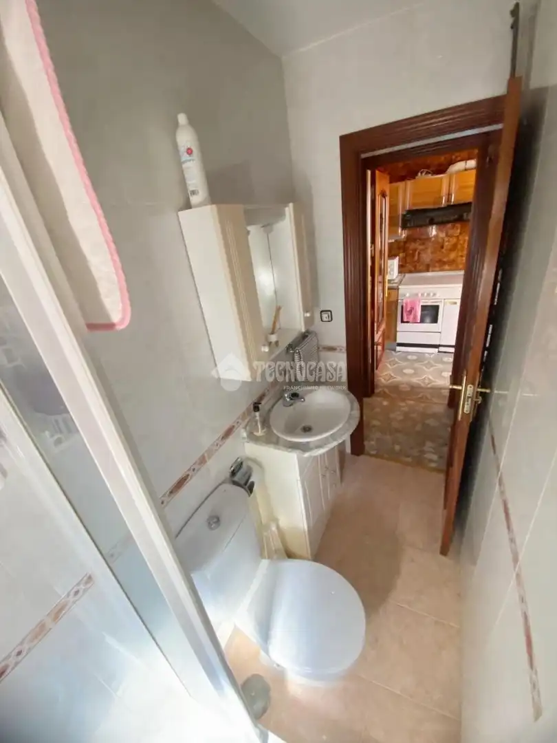 Bathroom of Flat for sale in Madrid