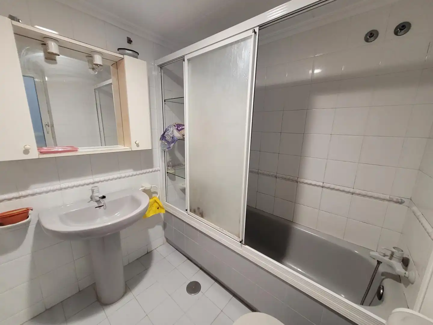 Bany de Apartament en venda en Alicante / Alacant amb Jardí privat, Terrassa i Balcó