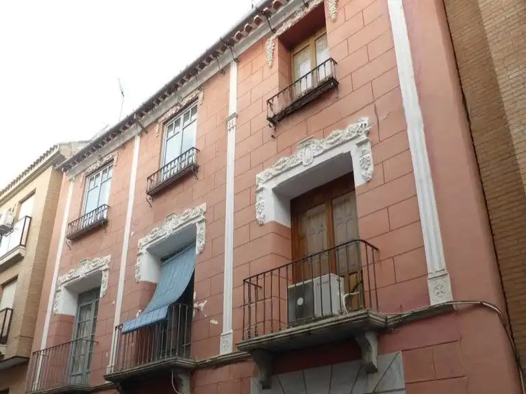 Haus zum Verkauf in Calle ALFEREZ CRESPO 6