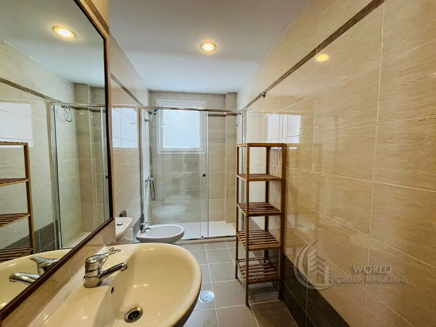 Baño de Piso de alquiler en Madrid con Aire acondicionado, Calefacción y Horno