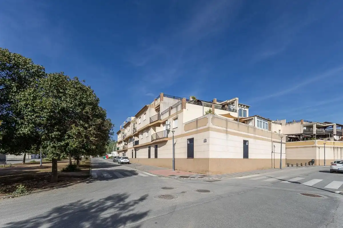 Vista exterior de Piso en venta en Atarfe con Aire acondicionado, Terraza y Trastero