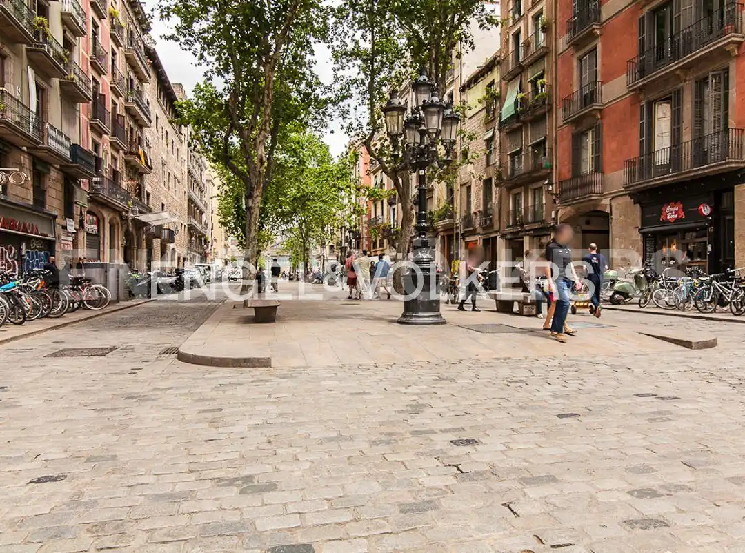 Vista exterior de Piso en venta en Barcelona con Calefacción y Balcón