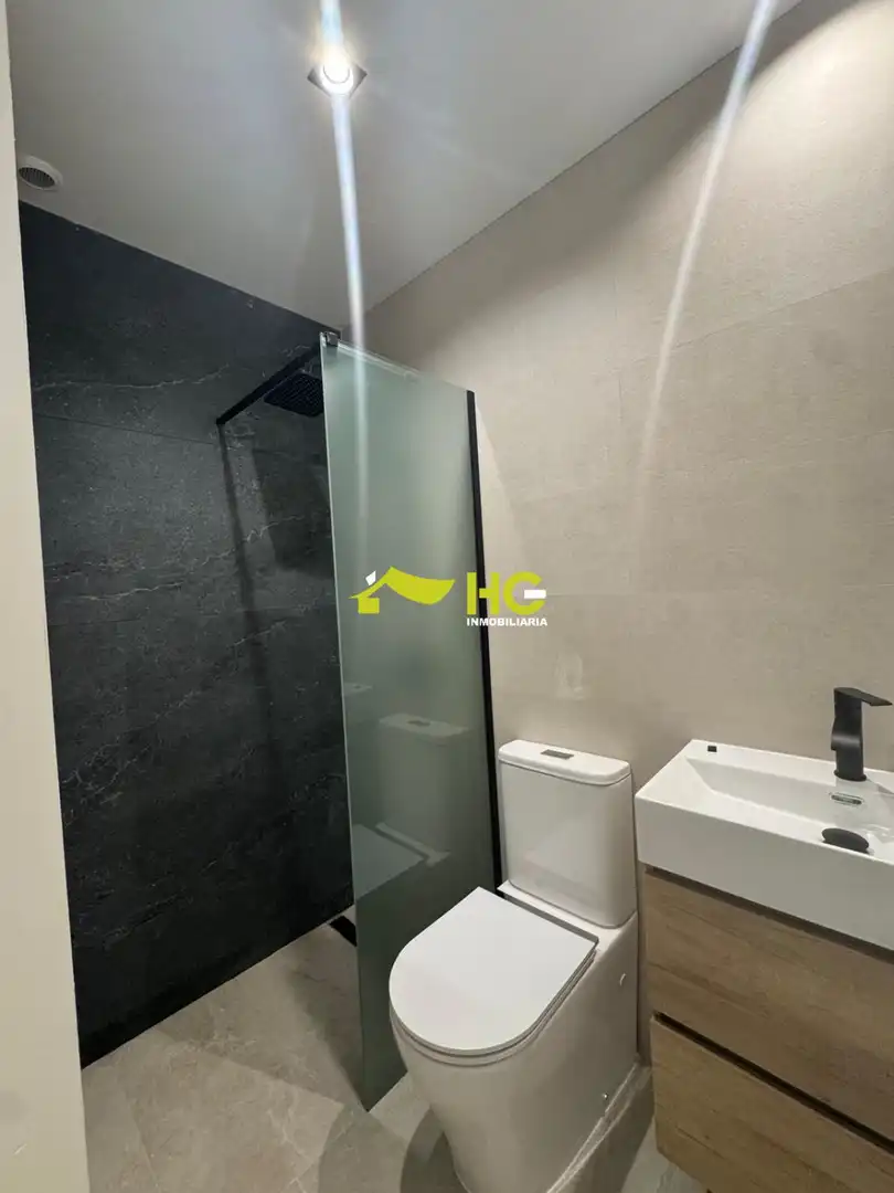 Baño de Piso para compartir en Villaviciosa de Odón con Aire acondicionado y Calefacción