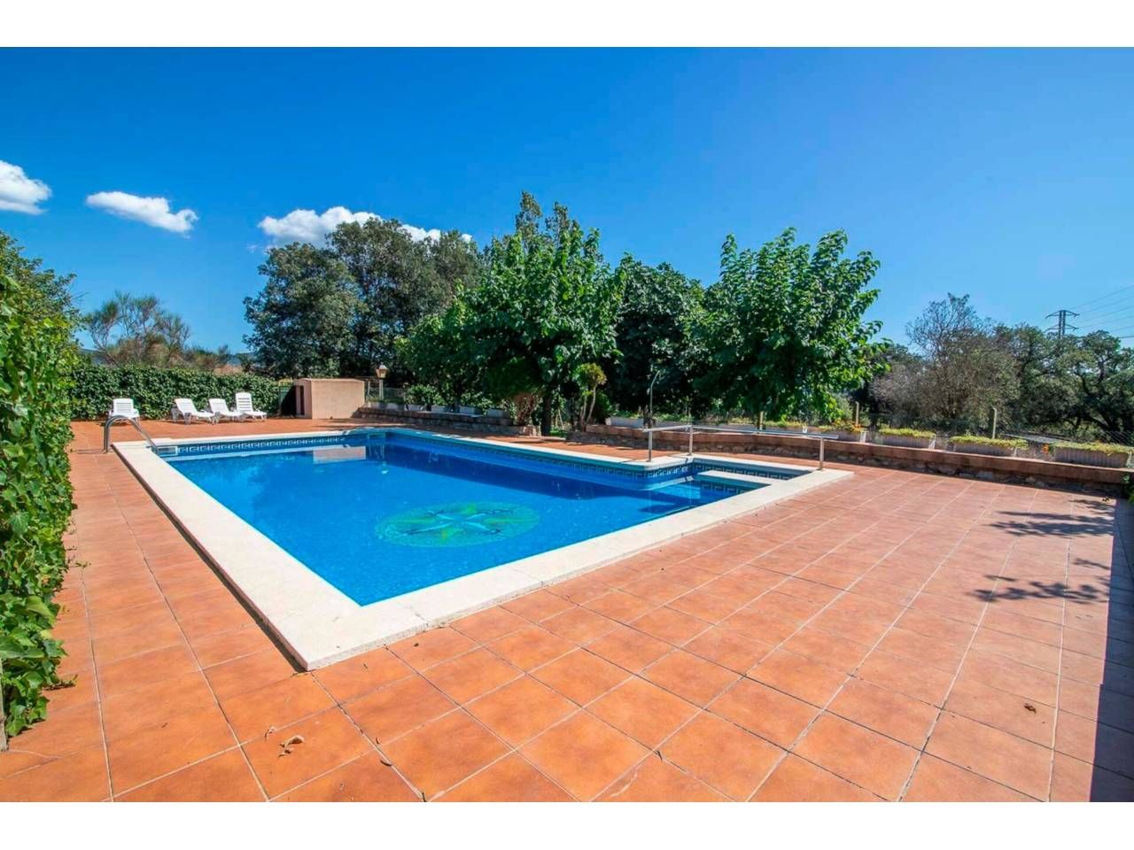 Country homes for sale in Llagostera