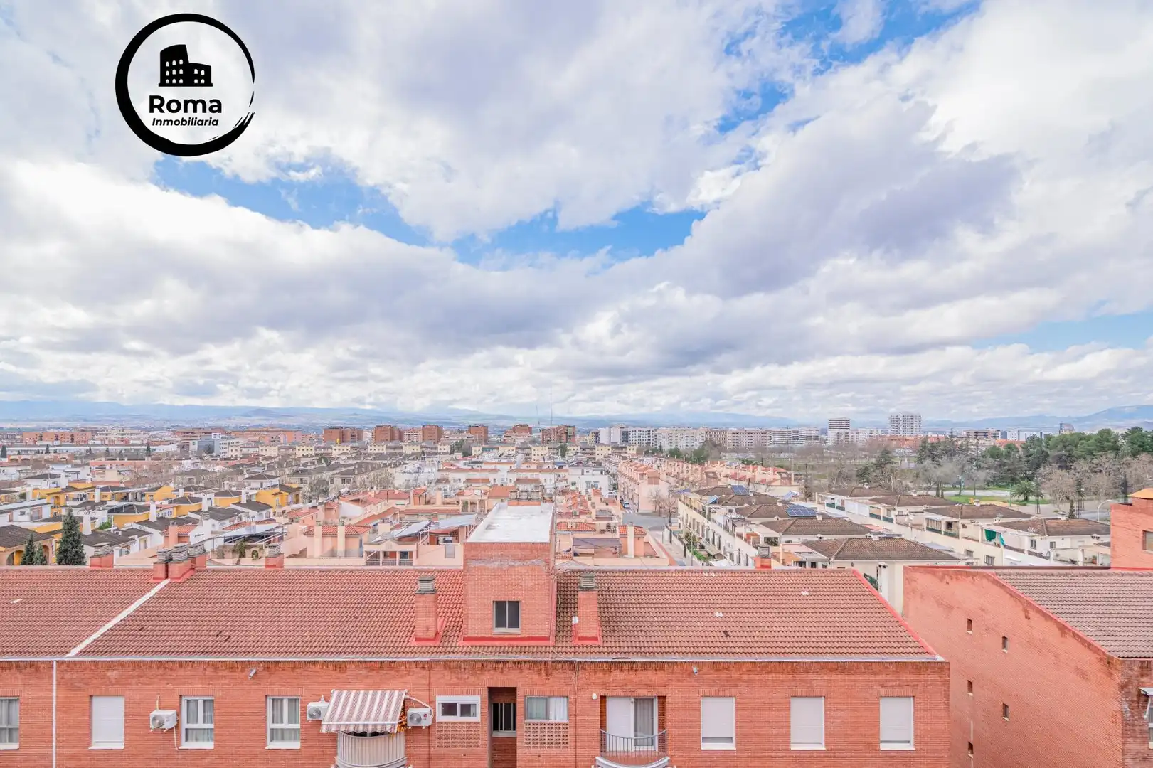 Vista exterior de Dúplex en venta en Granada con Aire acondicionado, Terraza y Trastero