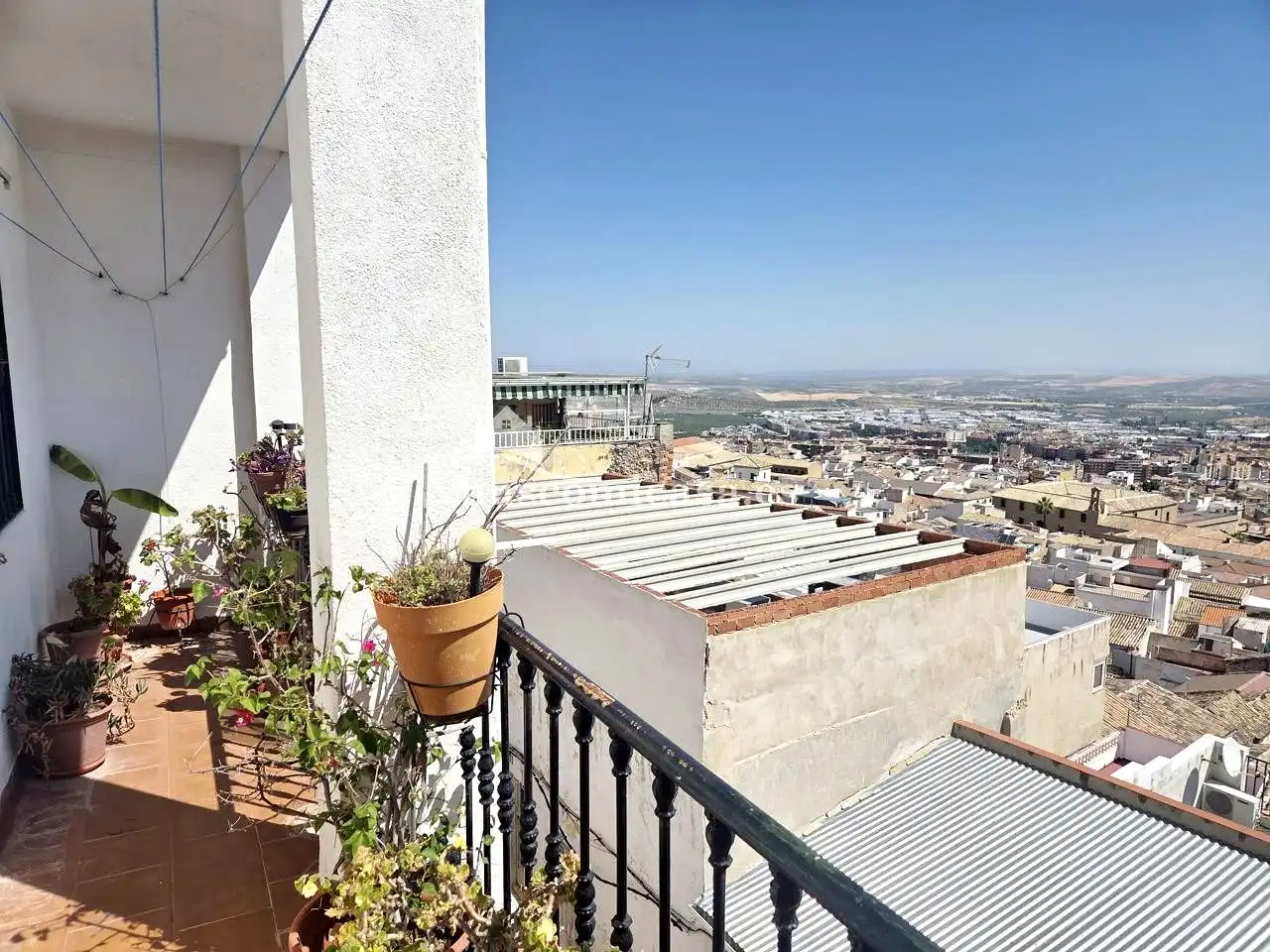 Vista exterior de Casa adosada en venda en Jaén amb Aire condicionat, Terrassa i Moblat