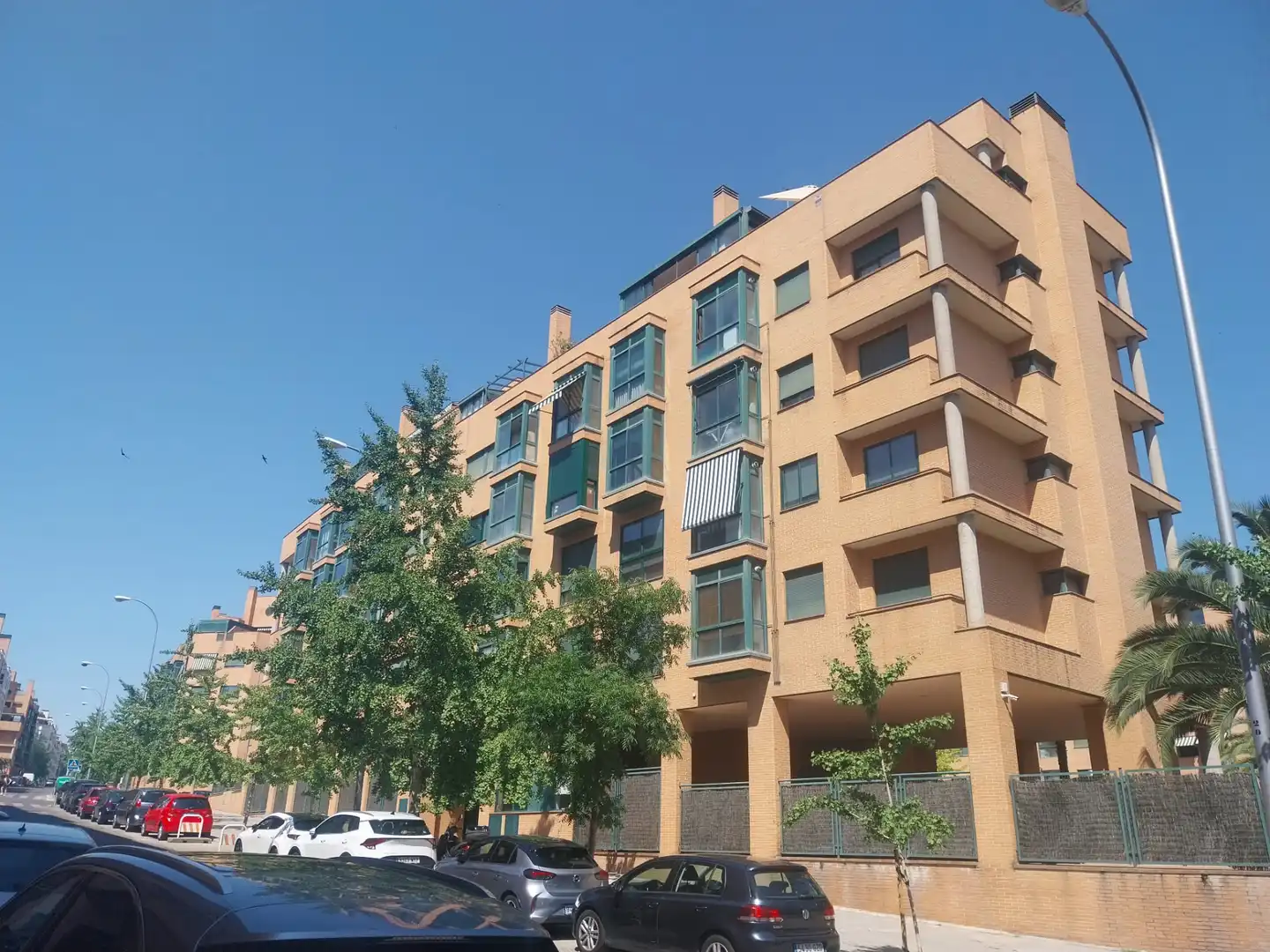 Außenansicht von Wohnung zur Miete in Madrid mit Klimaanlage, Heizung und Parkett