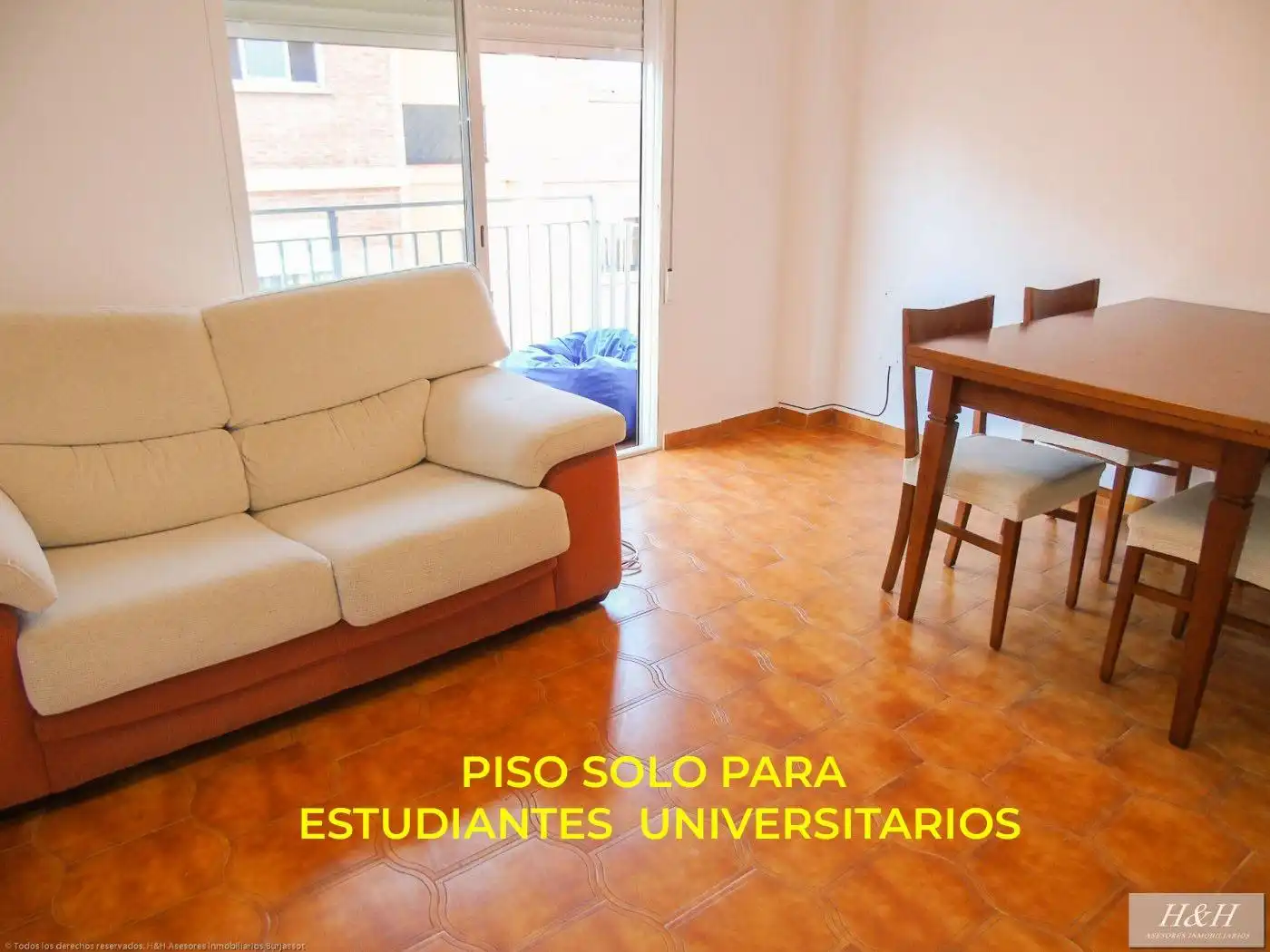Sala d'estar de Pis de lloguer en Burjassot amb Balcó